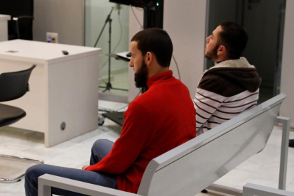 Vista del juicio en la Audiencia Nacional en el que este lunes se enjuicia a dos presuntos yihadistas, Ilyas Chentouf y Fouad Bouchihan.-/ JUAN CARLOS HIDALGO (EFE)