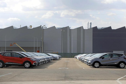 Parque de Proveedores de Renault  en Valladolid, ayer, con la nave ya concluida de inyección de aluminio para los motores.-J.M. LOSTAU