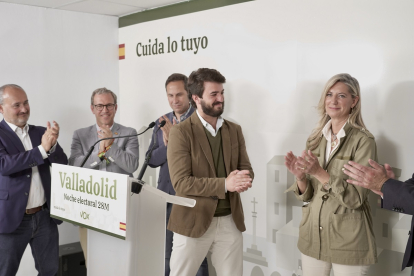 Juan García-Gallardo e Irene Carvajal valoran los resultados electorales en la sede de Vox de Valladolid. -ICAL