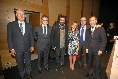 Antonio Fernández-Galiano, José Luis Ulibarri, Ara Malikian, Marisa Vázquez, Juan Vicente Herrera y José Manuel Bilbao (Caixabank).