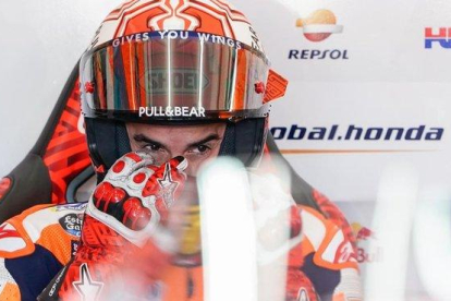 Marc Márquez (Honda) se prepara para intentar lograr la ’pole’ en Valencia.-ALEJANDRO CERESUELA