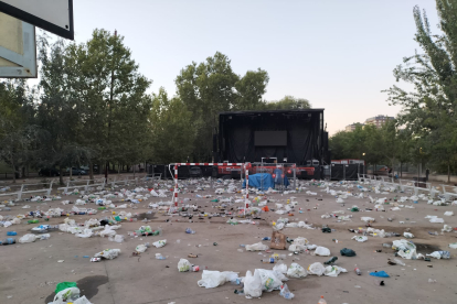 Los operarios del servicio de limpieza recogieron 3.200 toneladas de residuos urbanos relacionados con las fiestas de Valladolid: Twitter: Óscar Puente