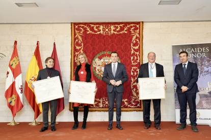Carlos Moro, Marta Robles y Enrique Cornejo, nombrados nuevos alcaides de Honor del Museo Provincial del Vino.-ICAL