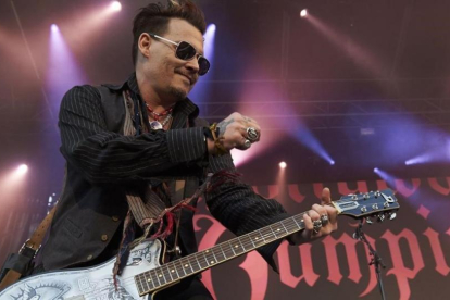 Johnny Depp, con su banda Hollywood Vampires, el 1 de junio en Dinamarca.-AP / CLAUS BONNERUP