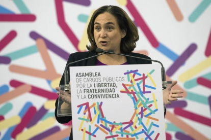 La alcaldesa de Barcelona, Ada Colau, en Zaragoza.-EFE / TONI GALÁN