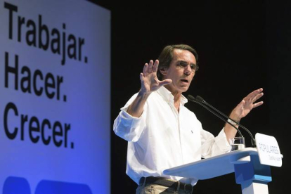 José María Aznar, durante su intervención en un acto de campaña electoral.-Foto:   EFE / RAÚL SANCHIDRIÁN