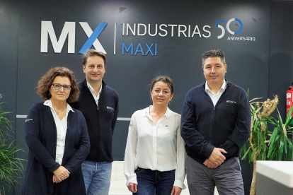 Miembros del Consejo de Administración de Industrias Maxi en las instalaciones de la empresa.-PROTOGENIC