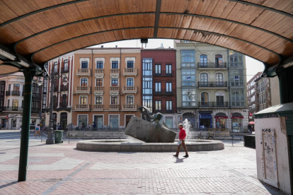 Plaza de España en el barrio de San Andrés-Caño Argales.- J.M. LOSTAU.