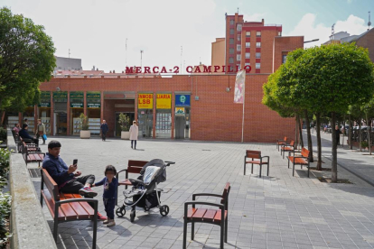 Mercado de El Campillo en el barrio de San Andrés-Caño Argales.- J.M. LOSTAU.