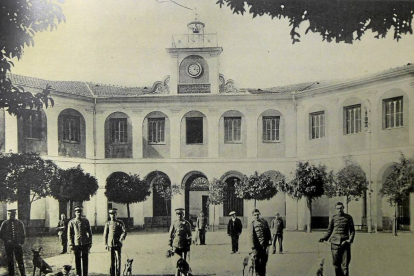 Imagen del patio del Octógono (precedente del actual edificio) antes de su incendio en 1915-El Mundo