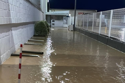 Inundación en la factoría de Faurecia en Valladolid. -E.M.