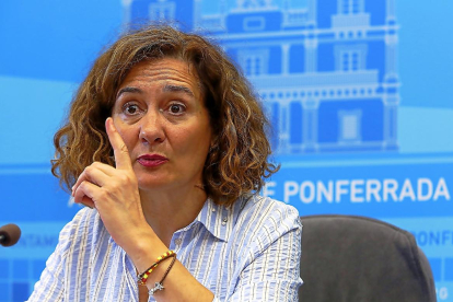 Gloria Fernández Merayo, ayer durante su rueda de prensa.-J.M. LOSTAU
