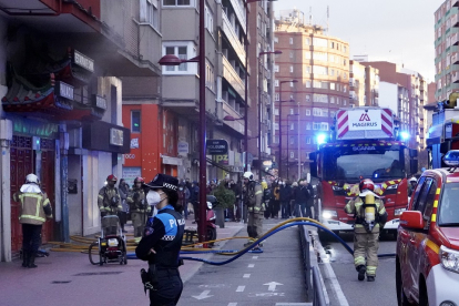 Incendio de un restaurante en la Avenida de Palencia.- ICAL