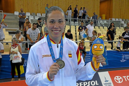 María O’Mullony, con su medalla de oro.-VALENTÍN G. GARIBAY