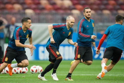 Iniesta, en el entrenamiento de la selección española en el estadio de Luzhniki de Moscú.-PETER POWELL