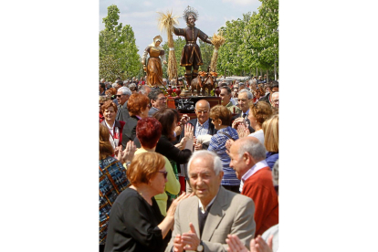 Un momento de la procesión de San Isidro ayer en Valladolid.-J. M. LOSTAU
