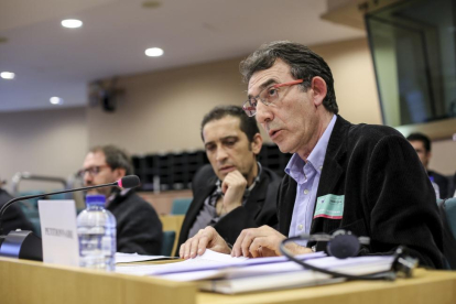El secretario general de CCOO Castilla y León, Ángel Hernández, participa en la Comisión de Peticiones del Parlamento Europeo-Ical