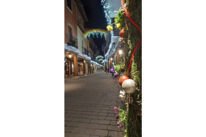 Medina de Rioseco ya está iluminada y decorada para la Navidad. -AYUNTAMIENTO DE RIOSECO