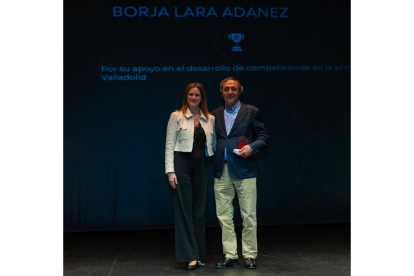 Reconocimiento a Borja Lara, gerente de la FMD. / EL MUNDO