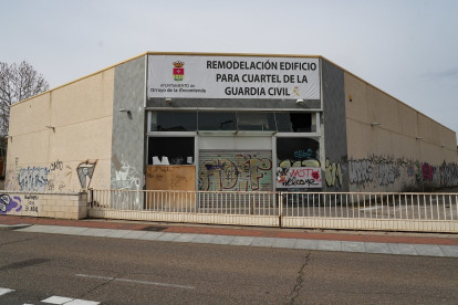 Edificio en el que se ubicará el cuartel de la Guardia Civil en Arroyo. J.M. LOSTAU