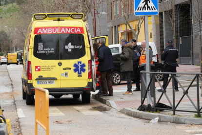 Muere un trabajador en un accidente laboral en las obras de la red de calor de Villa de Prado en Valladolid.-J. M. LOSTAU