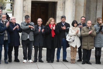 Minuto de silencio en el Ayuntamiento de Burgos. ICAL