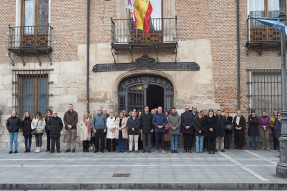 Minuto de silencio en la Diputación de Valladolid en memoria de Sergio Delgado. E.M.