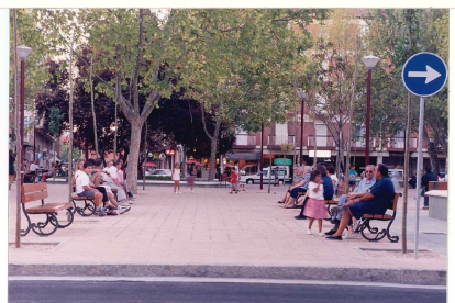 Acceso al parque de la plaza de las Batallas desde la calle Covadonga en 1980, al fondo la continuación de la calle. - ARCHIVO MUNICIPAL