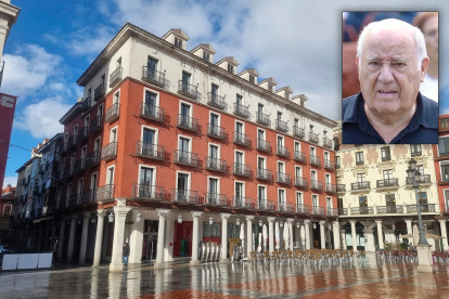 Amancio Ortega y el edificio del Banco Santander en la plaza Mayor en Valladolid de su propiedad. -E.M. / PHOTOGENIC