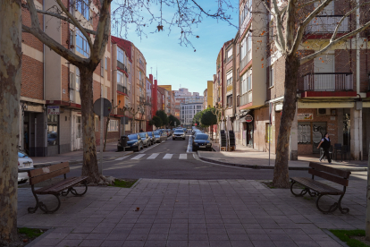 La calle Covadonga de Valladolid vista desde la plaza de las Batallas en la actualidad. - J.M. LOSTAU