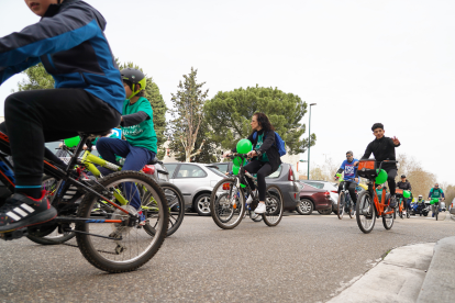 Imagen de la bicicletada por la escuela pública. ICAL