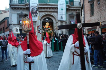 Procesión del Santísimo Rosario del Dolor con el paso 'Nuestra Señora de los Dolores de la Santa Vera Cruz'. -J.M. LOSTAU