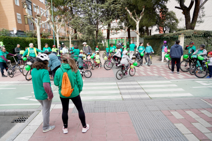 Imagen de la bicicletada por la escuela pública. ICAL