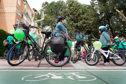 Imagen de la bicicletada por la escuela pública. ICAL