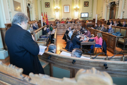 Pleno extraordinario del Ayuntamiento de Valladolid sobre el soterramiento. J. M. LOSTAU