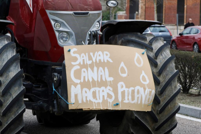 La tractorada convocada por la Comunidad de Regantes Canal Macías Picavea llega a Valladolid - PHOTOGENIC