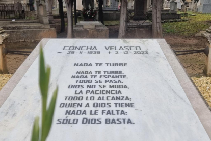 Epitafio de Concha Velasco en El Carmen en Valladolid - PHOTOGENIC
