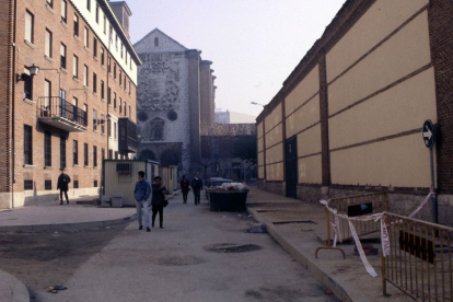 Obras de pavimentación de las aceras de la calle Colón de Valladolid en 1994 - ARCHIVO MUNICIPAL