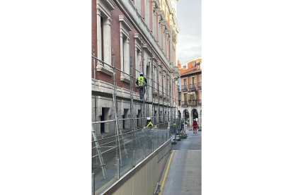 Obras en la Casa Consistorial de Valladolid desde la calle Manzana - E.M.