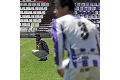 Año 2010. Julio Velázquez al frente del Valladolid Promesas en una fase de ascenso a Segunda B. / M. ÁLVAREZ