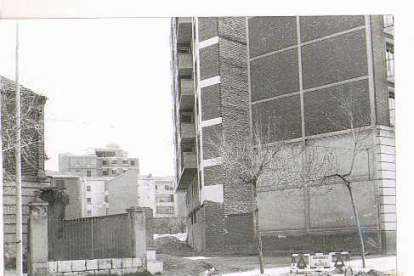 Obras de pavimentación en calle Estudios vista desde la calle Colón de Valladolid en 1970 - ARCHIVO MUNICIPAL