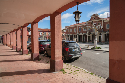 La plaza Carmen Ferreiro del barrio de San Pedro Regalado de Valladolid - J.M. LOSTAU