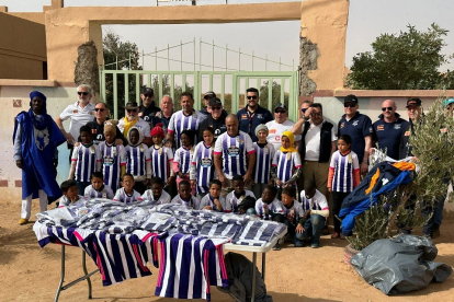 Las equipaciones del Real Valladolid en la Escuela Kramlia de Marruecos. / EL MUNDO