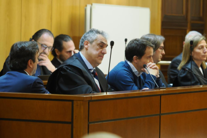 Primera sesión del juicio en Valladolid del caso conocido como 'Perla Negra', en el que se sientan en el banquillo de los acusados doce ex altos cargos de la Junta de Castilla y León y empresarios. -PHOTOGENIC