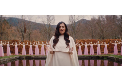 Silvia Pérez Cruz en el Palacio Real de La Granja de San Ildefonso para el videoclip '313'. -YOUTUBE RESIDENTE