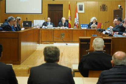 Primera sesión del juicio en Valladolid del caso conocido como 'Perla Negra', en el que se sientan en el banquillo de los acusados doce ex altos cargos de la Junta de Castilla y León y empresarios. -PHOTOGENIC