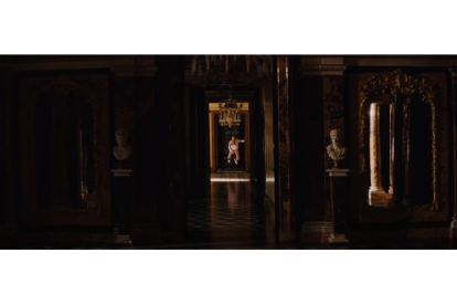 El artista 'Residente' en el Palacio Real de La Granja de San Ildefonso  durante el videoclip '313'. -YOUTUBE RESIDENTE