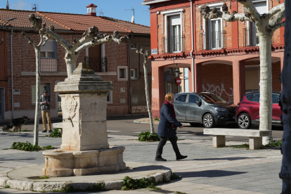 La plaza Carmen Ferreiro del barrio de San Pedro Regalado de Valladolid - J.M. LOSTAU