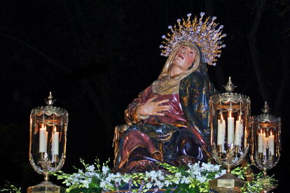 Procesión de la Soledad con el paso 'Nuestra Señora de las Angustias'