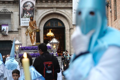 Procesión del Santísimo Rosario del Dolor con el paso 'Camino del Calvario' en una imagen de 2023